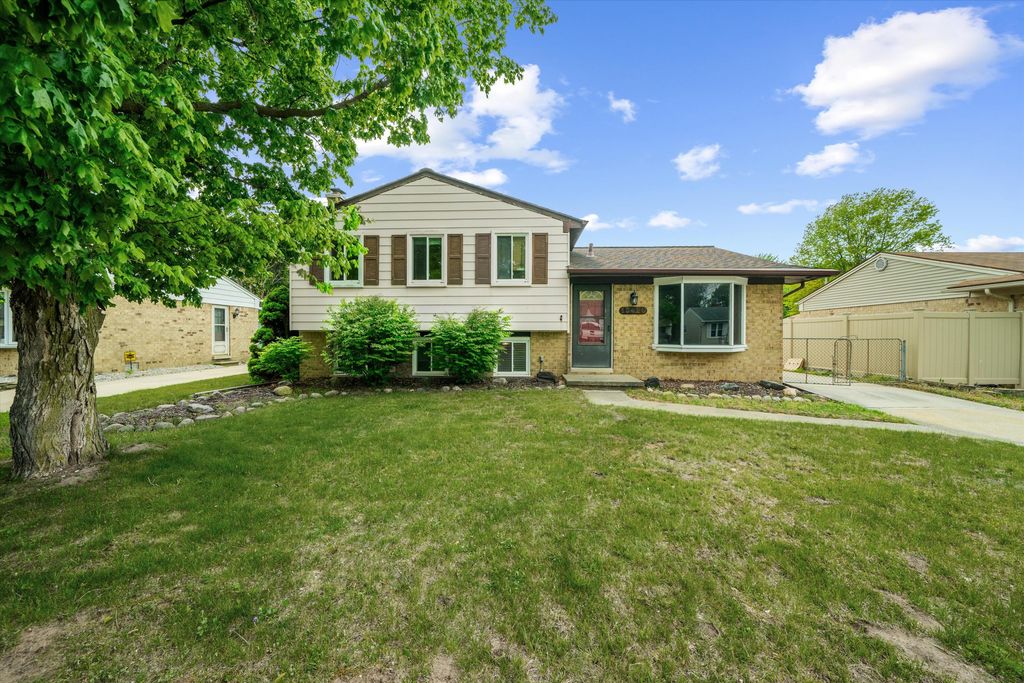 15420 Burr Street, Taylor, MI 48180