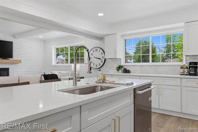 19715 Parkside Street, Saint Clair Shores, MI 48080