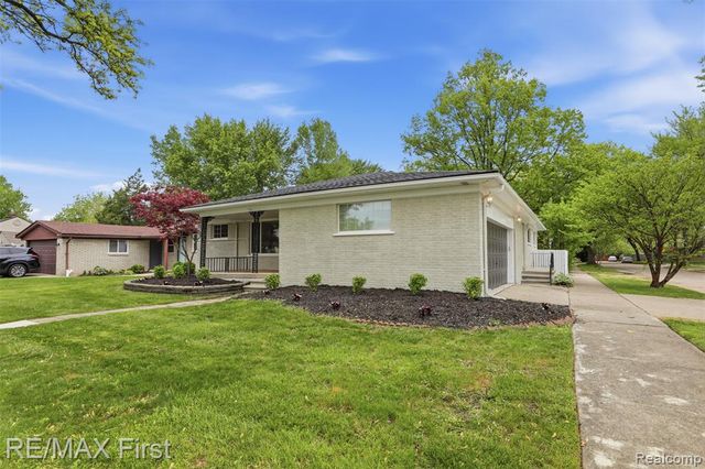 19715 Parkside Street, Saint Clair Shores, MI 48080