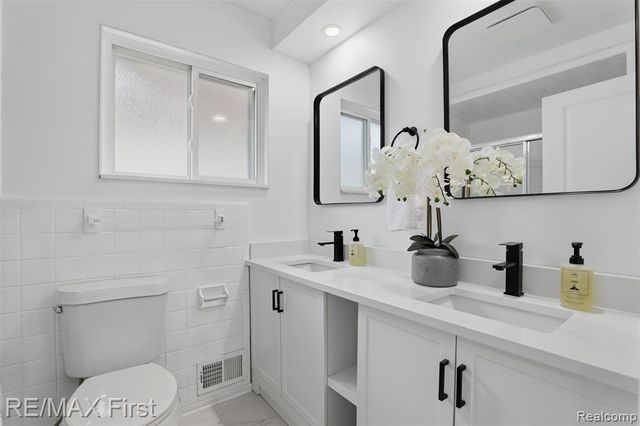 19715 Parkside Street, Saint Clair Shores, MI 48080