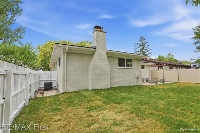 19715 Parkside Street, Saint Clair Shores, MI 48080