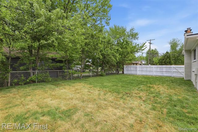 19715 Parkside Street, Saint Clair Shores, MI 48080