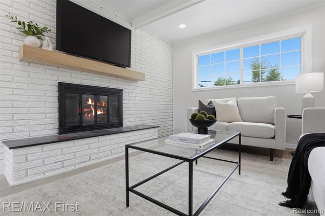 19715 Parkside Street, Saint Clair Shores, MI 48080