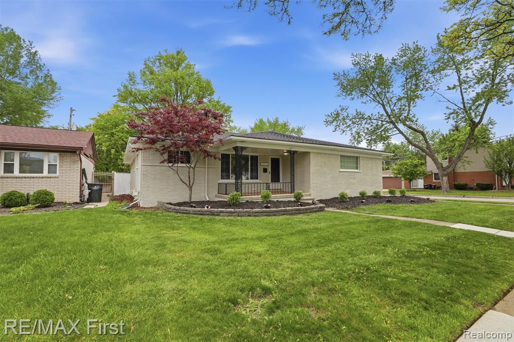 19715 Parkside Street, Saint Clair Shores, MI 48080