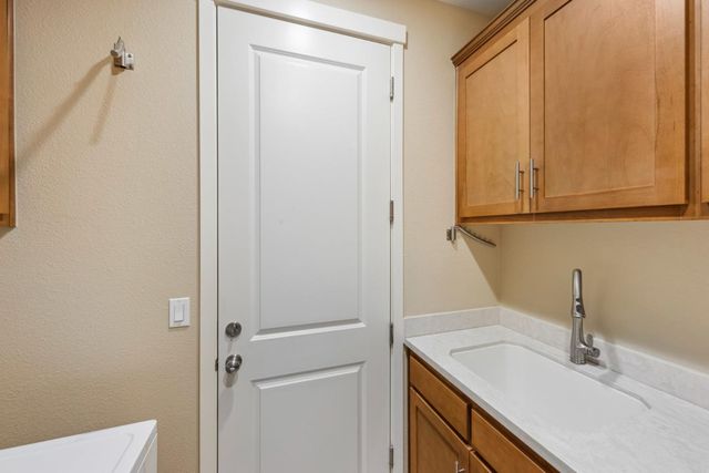 2011 Sage Drive, Hollister, CA 95023