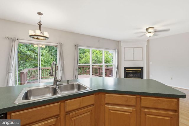 13222 GOOSE POND LN, Fairfax, VA 22033