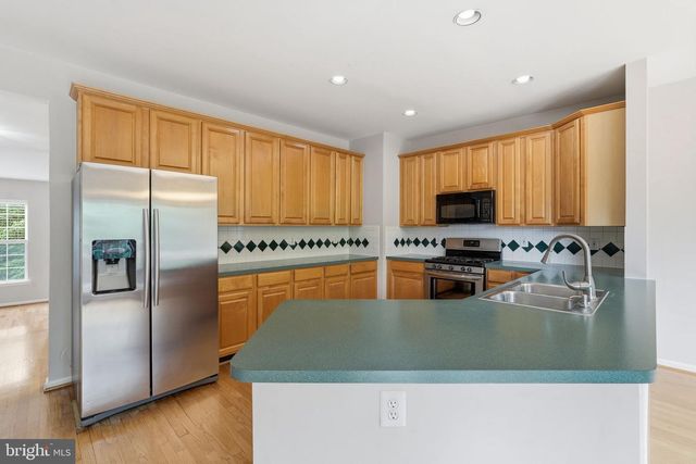 13222 GOOSE POND LN, Fairfax, VA 22033