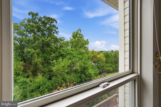 13222 GOOSE POND LN, Fairfax, VA 22033