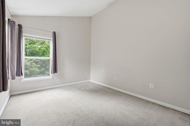 13222 GOOSE POND LN, Fairfax, VA 22033