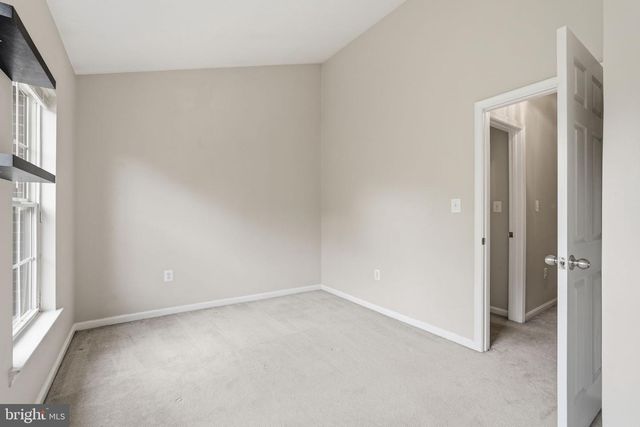 13222 GOOSE POND LN, Fairfax, VA 22033