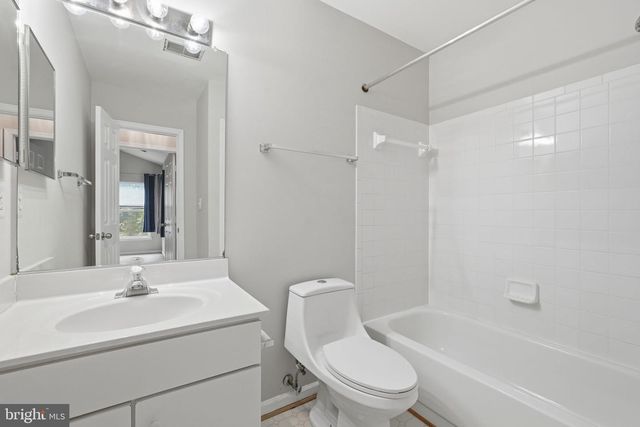 13222 GOOSE POND LN, Fairfax, VA 22033
