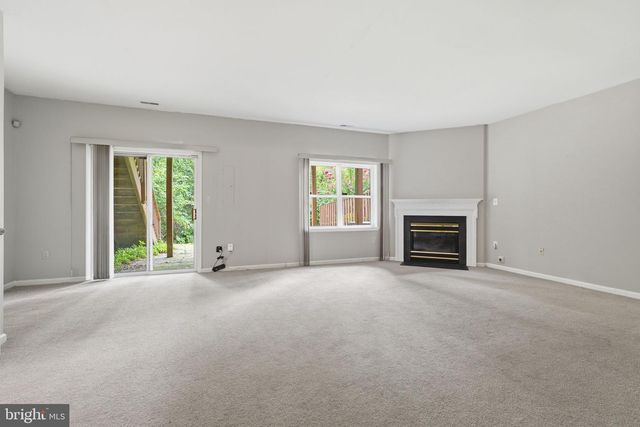 13222 GOOSE POND LN, Fairfax, VA 22033