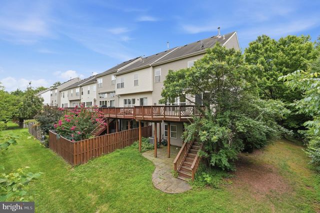 13222 GOOSE POND LN, Fairfax, VA 22033
