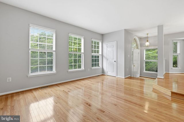 13222 GOOSE POND LN, Fairfax, VA 22033
