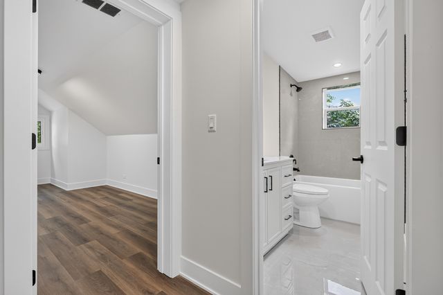8717 S Bishop Street, Chicago, IL 60620