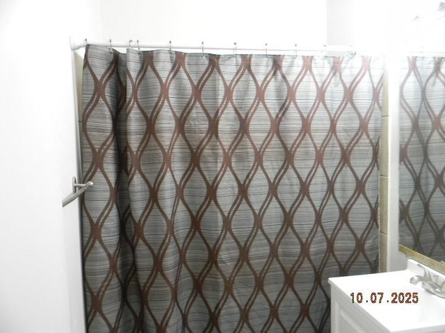 215 S Sunset Ave, Haysville, KS 67060