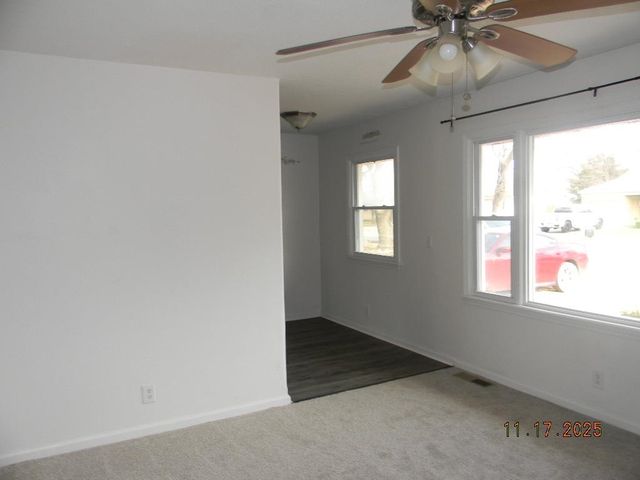 215 S Sunset Ave, Haysville, KS 67060