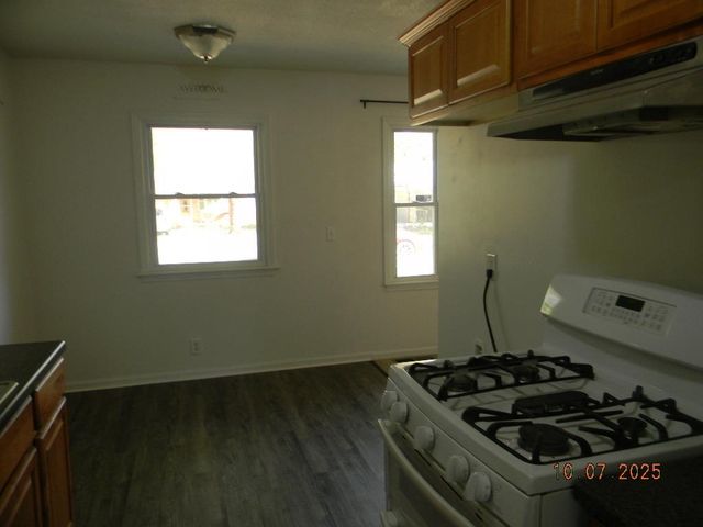 215 S Sunset Ave, Haysville, KS 67060