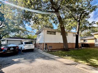 17308 Forestway Drive, East Hazel Crest, IL 60429