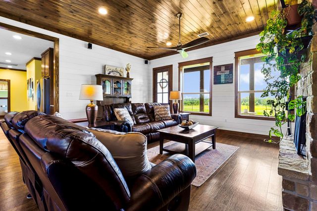 2682 Darden Road, Livingston, TX 77351