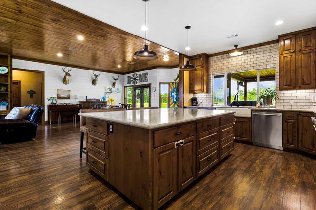 2682 Darden Road, Livingston, TX 77351