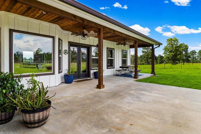 2682 Darden Road, Livingston, TX 77351