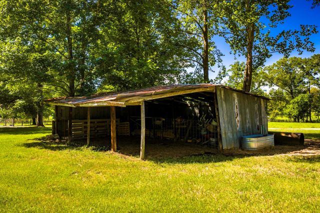 2682 Darden Road, Livingston, TX 77351