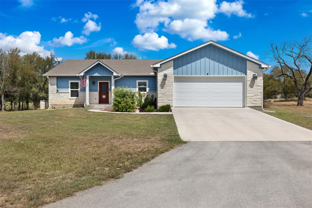 141 Eagle Point CV, Kingsland, TX 78639