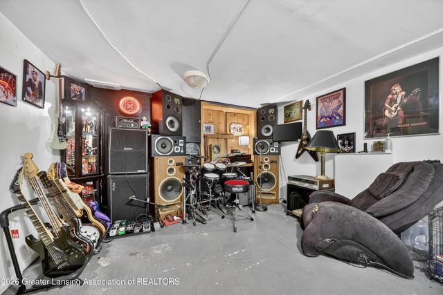 827 Cleveland Street, Lansing, MI 48906