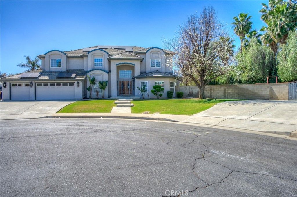 Image 1 of property listing at 6301 Canyon View Court, Bakersfield, CA 93306