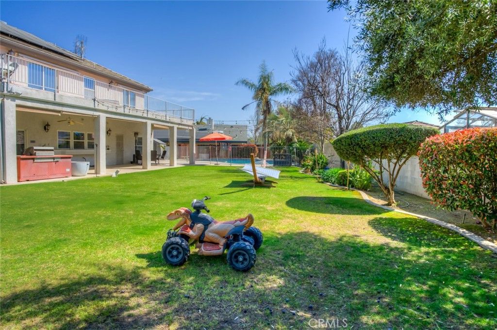 Image 18 of property listing at 6301 Canyon View Court, Bakersfield, CA 93306