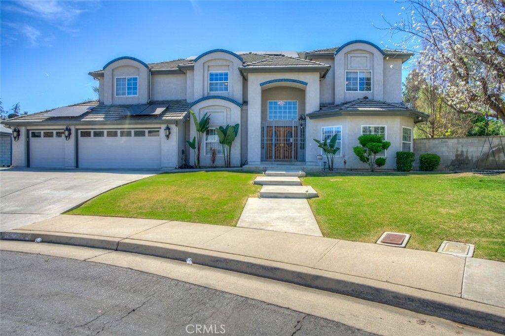 Image 3 of property listing at 6301 Canyon View Court, Bakersfield, CA 93306