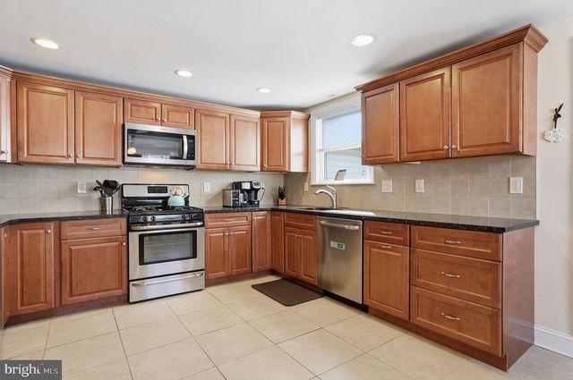 8605 ALICIA ST, Philadelphia, PA 19115