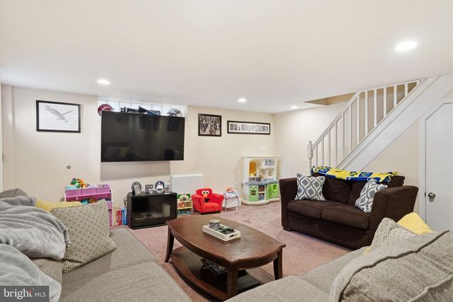 8605 ALICIA ST, Philadelphia, PA 19115