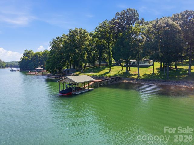 1367 Roundstone Road, Sherrills Ford, NC 28673