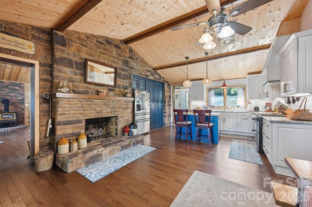1367 Roundstone Road, Sherrills Ford, NC 28673