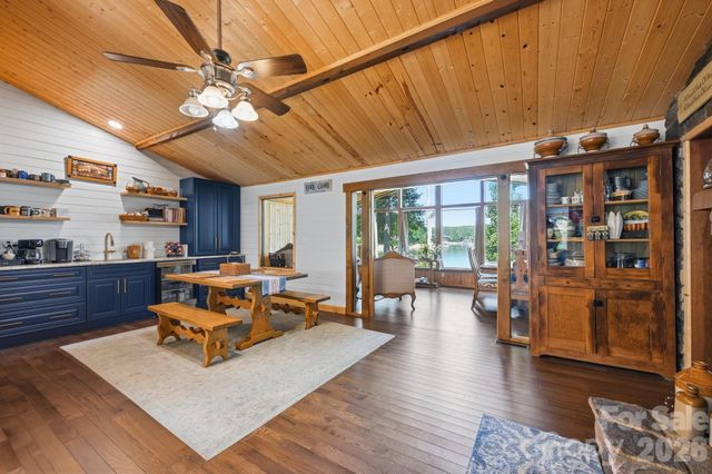 1367 Roundstone Road, Sherrills Ford, NC 28673