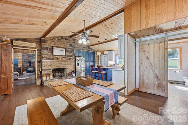 1367 Roundstone Road, Sherrills Ford, NC 28673