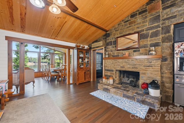 1367 Roundstone Road, Sherrills Ford, NC 28673