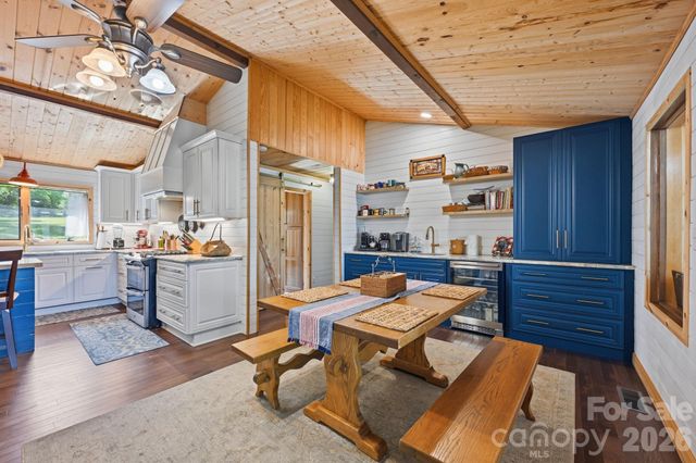 1367 Roundstone Road, Sherrills Ford, NC 28673
