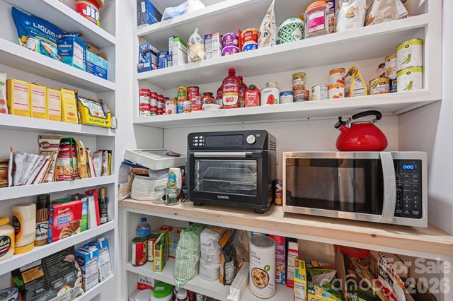 1367 Roundstone Road, Sherrills Ford, NC 28673