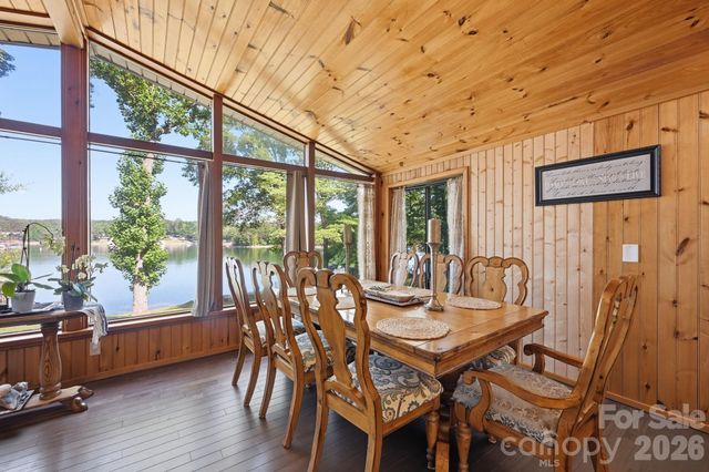 1367 Roundstone Road, Sherrills Ford, NC 28673