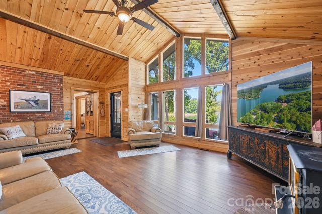 1367 Roundstone Road, Sherrills Ford, NC 28673