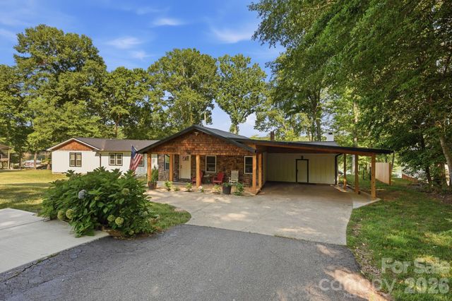 1367 Roundstone Road, Sherrills Ford, NC 28673