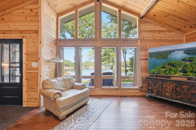 1367 Roundstone Road, Sherrills Ford, NC 28673