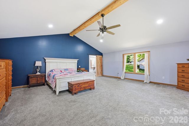 1367 Roundstone Road, Sherrills Ford, NC 28673