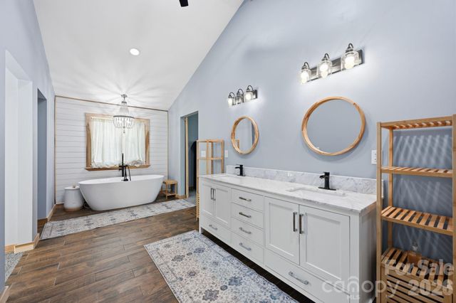 1367 Roundstone Road, Sherrills Ford, NC 28673