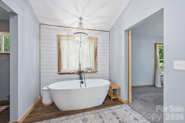 1367 Roundstone Road, Sherrills Ford, NC 28673