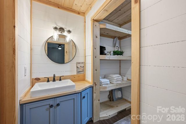1367 Roundstone Road, Sherrills Ford, NC 28673