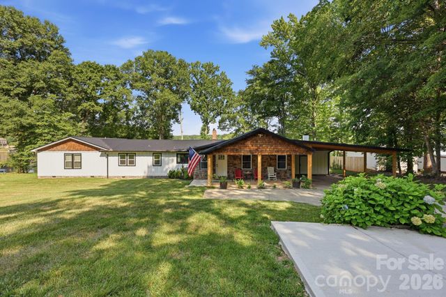 1367 Roundstone Road, Sherrills Ford, NC 28673